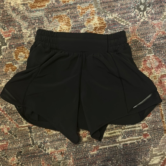 Lululemon hotty hot shorts size 0 2.5 - Picture 1 of 2